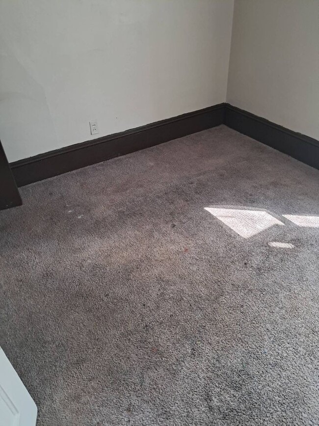 Building Photo - 3350N25thM Unit 3350