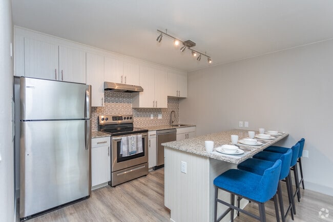 2BR, 1BA - 720 SF