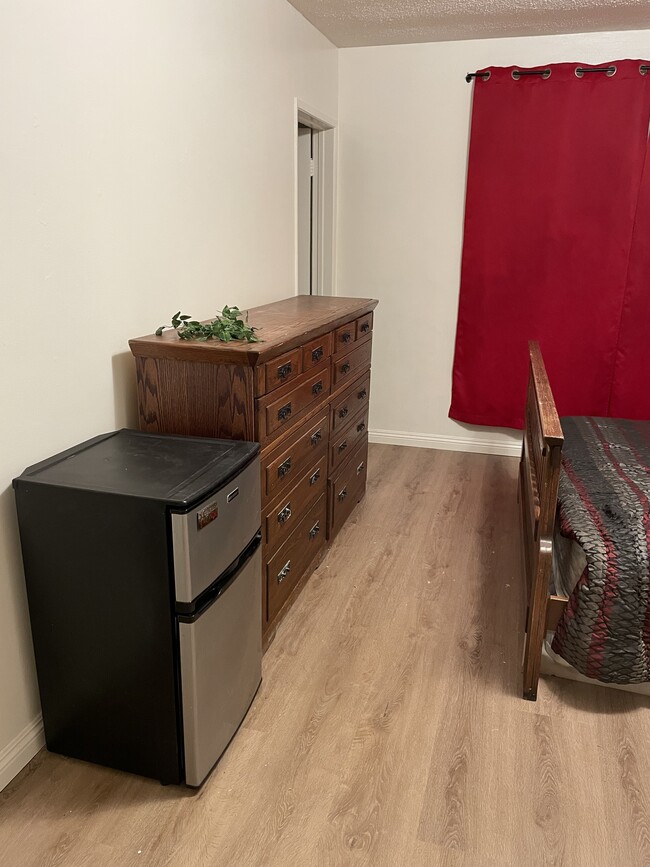 Building Photo - 640 Elm Unit 15