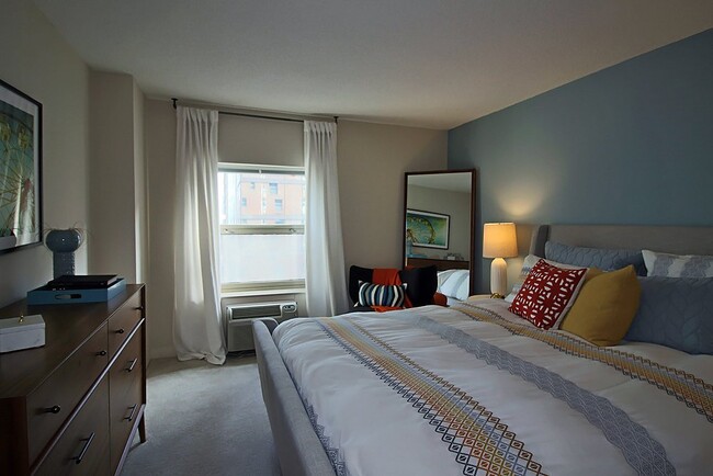 Photo - 9 W Chestnut St
