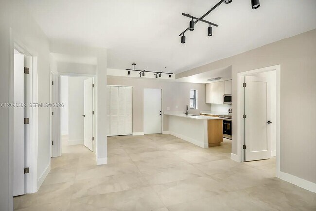 Photo - 5423 NE Miami Ct Unit 7
