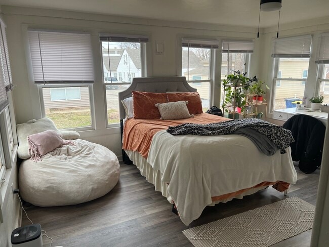 Photo - 208 W Elm Ave