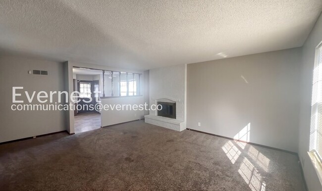 Photo - 2356 S Crysler Ave
