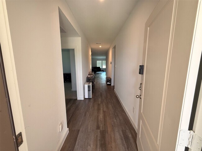 Photo - 1210 Hughes Crossing Dr