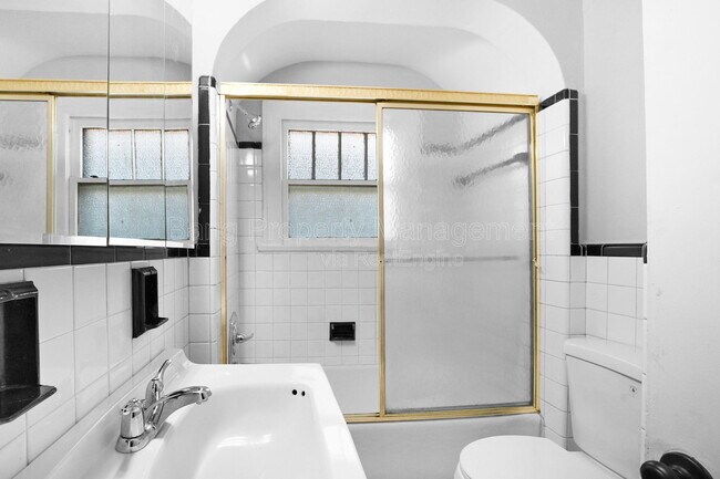 Photo - 1824 Burwell Ave