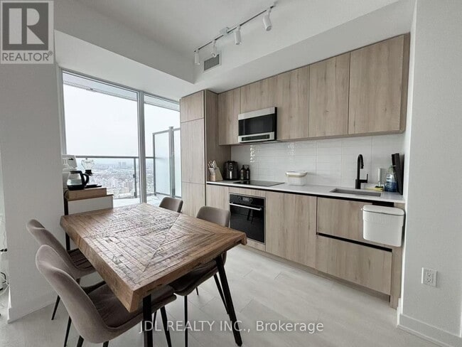 Photo - 127 Broadway Ave Unité 3410