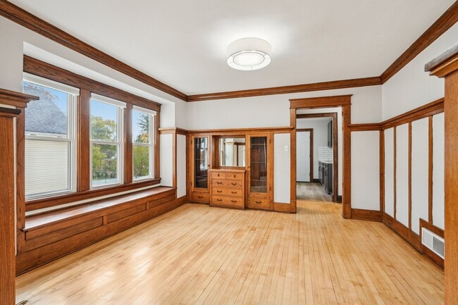 Comedor - 1705 W Custer Ave