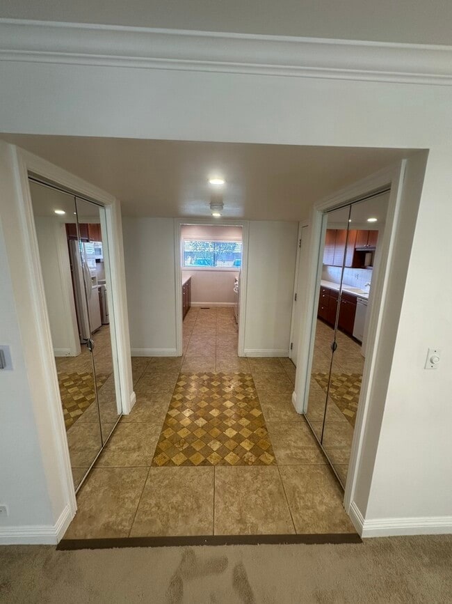 Photo - 1721 Northfield Square Unit B