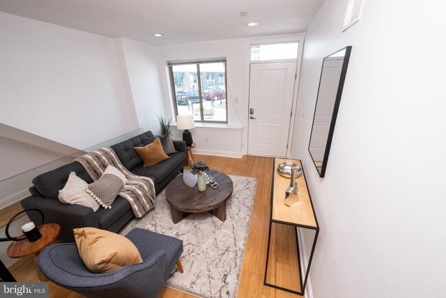 Photo - 2102 Berges St