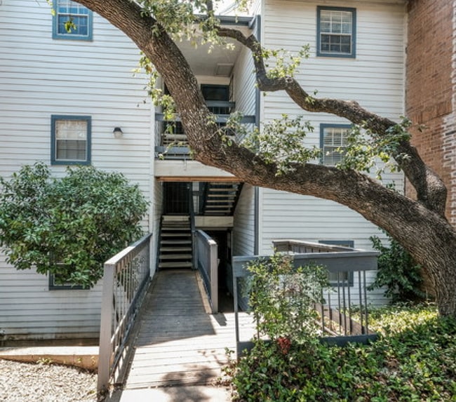 Photo - Great location off Blanco near Wurzbach and West Ave | 2 Bedroom | 2 Bath | Top Floor