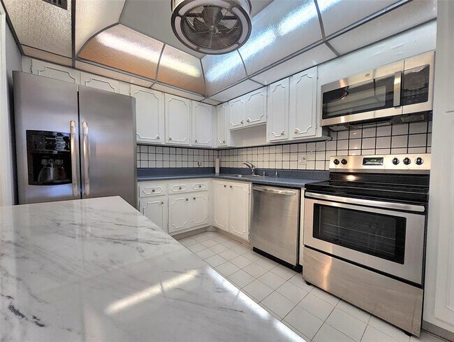 Photo - 3090 N Course Dr Unidad 510