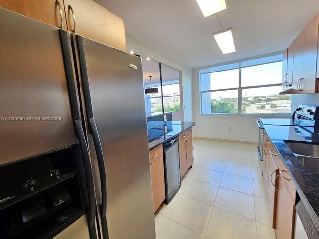 Photo - 1300 NE Miami Gardens Dr Unidad 706E