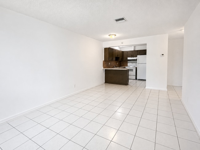 Photo - 500 NW 35th St Unit 4