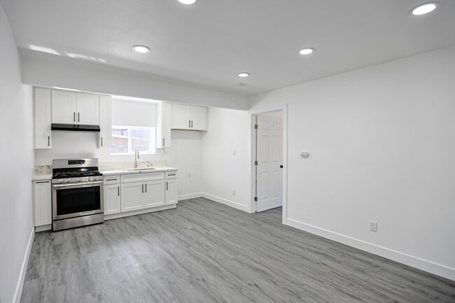 440 W Holt Ave Unit B