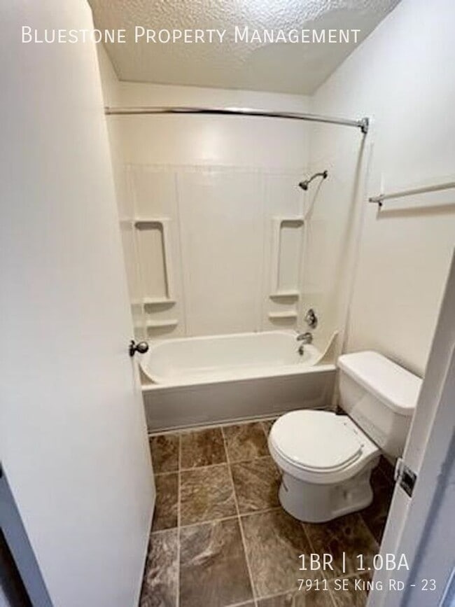 Photo - 7911 SE King Rd Unidad 23