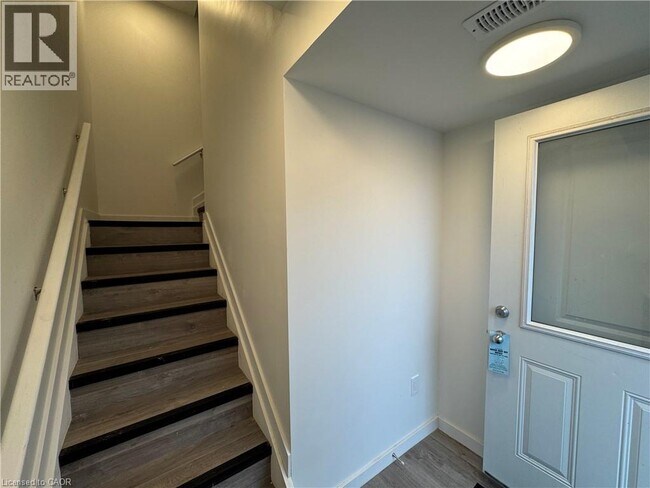 Photo - 127 HighRiver Trl