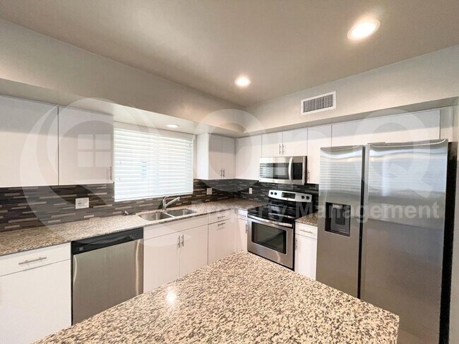 Photo - 833 E Park Modern Dr