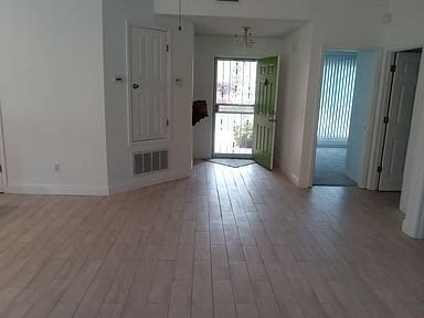 Photo - 370 Mizzen Ln