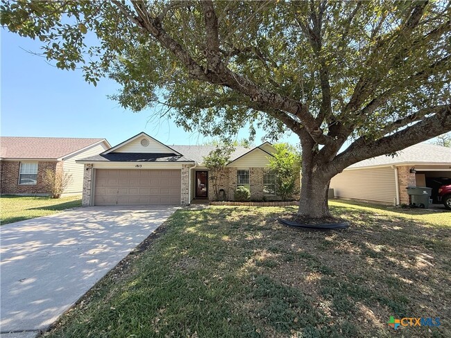 Building Photo - 1813 Cedar Ln