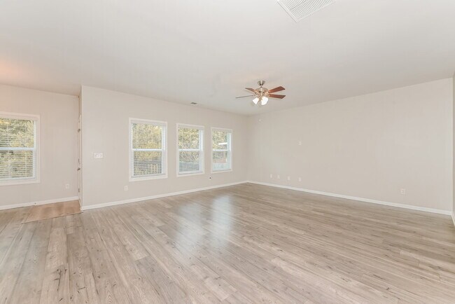 Photo - 1070 Sutherland Dr