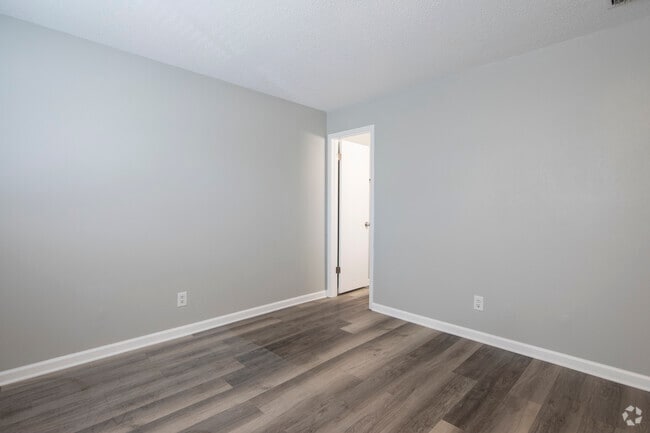 2BR, 2BA - 900SF - Primary Bedroom