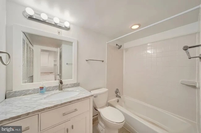 Photo - 922 24th St NW Unit 617