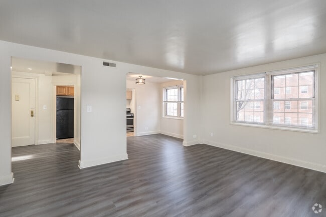 1BR, 1BA - 900SF