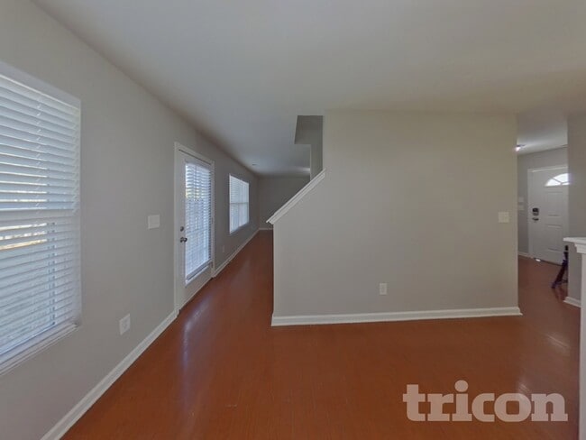 Photo - 9425 Macquarie Ln