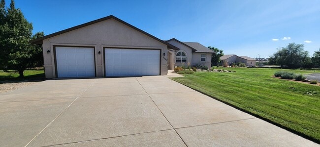 Photo - ALL PROSPECTIVE TENANTS MUST SUBMIT A $58 ...