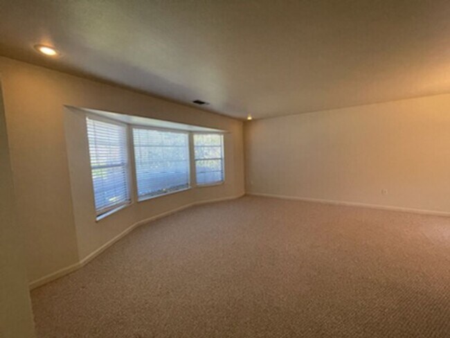 3668 Cherrywood Dr