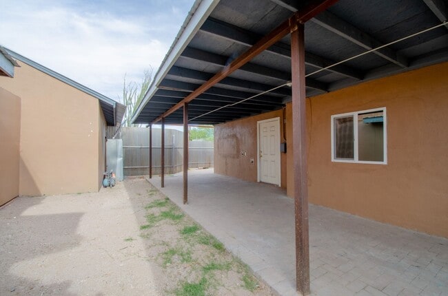 Photo - 2 Bed 1 Bath Home with Private Fenced Backyard!