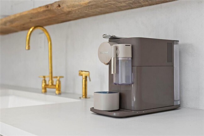 Photo - 716 Stokeswood Ave SE