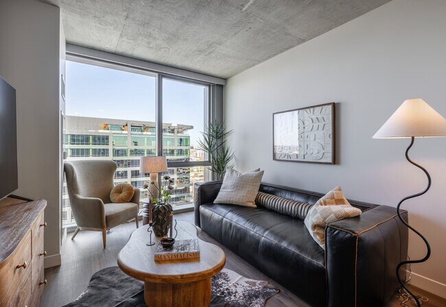 Photo - 123 N May St