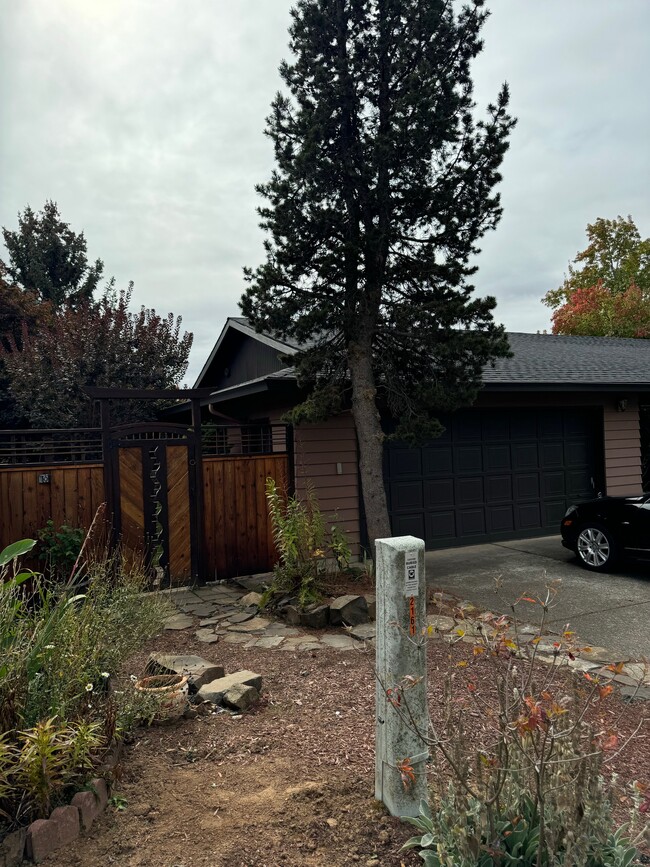 Yard Gate - 11849 SE Southern Lites Dr House