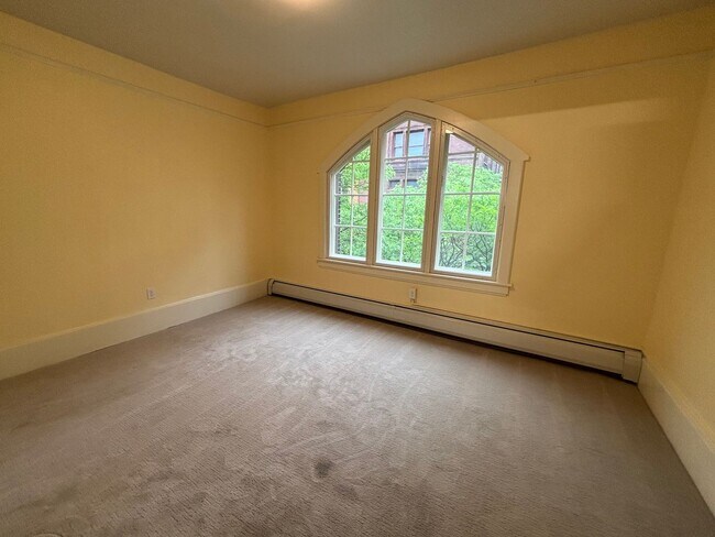 310 Montgomery St Unit 2