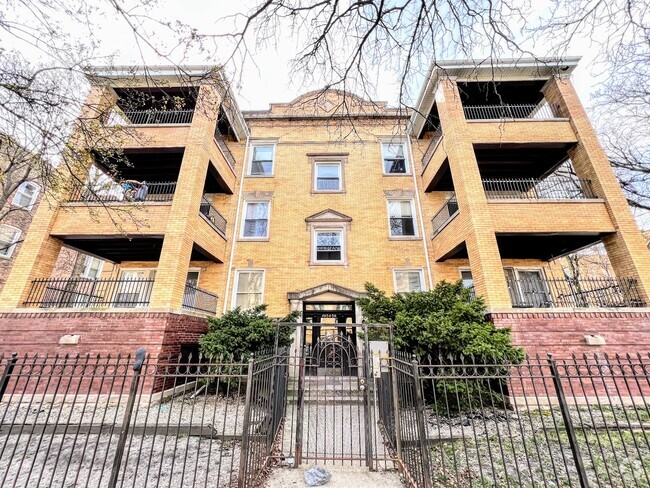 Building Photo - 4656 N Central Park Ave Unit 2N Rental