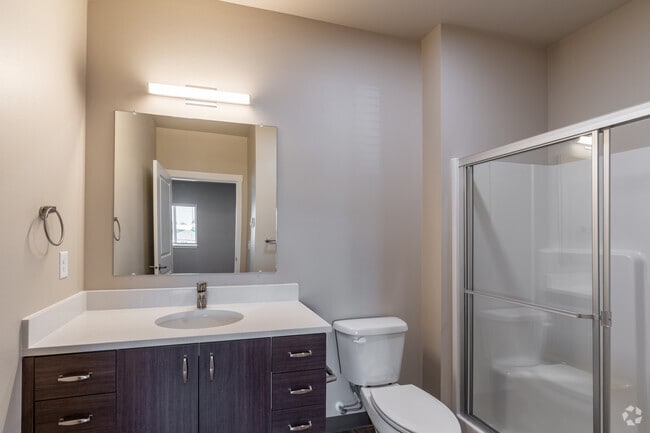 2BR, 2BA - 1,019SF - Primary Bathroom