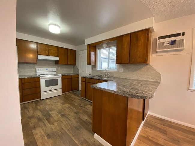 Photo - 2bed, 1bath, 800 Sq.ft. apartment - Nampa - Near NNU Unit 1010 Holly Street
