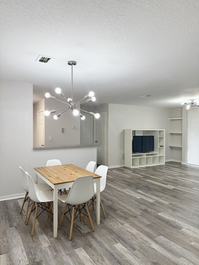 Photo - 7511 Seurat St