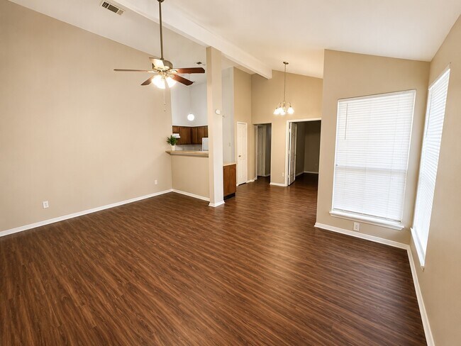 22413 Tree House Ln