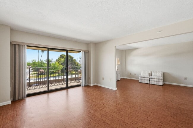 Photo - 10330 W Thunderbird Blvd Unidad C319