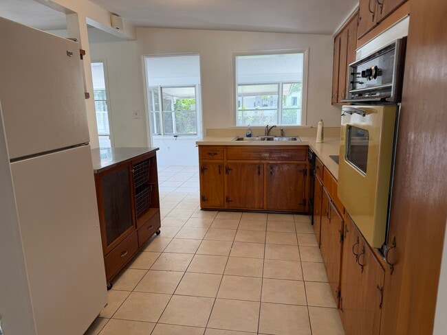 Photo - 530 Byron Rd