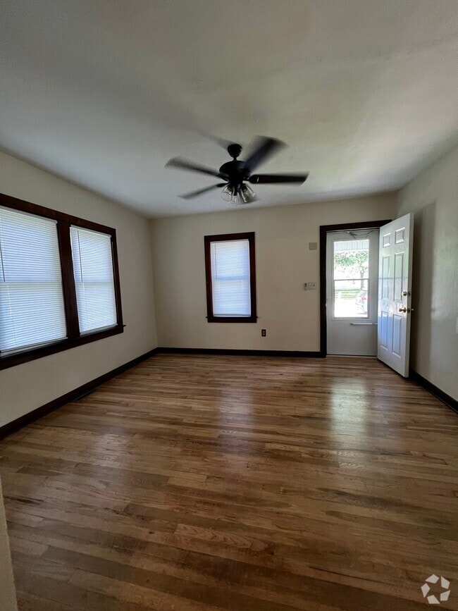 Building Photo - 111 N Chanute St Unit 111 Rental