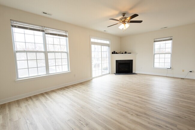 Photo - 956 Iron Bridge Dr Unit NA