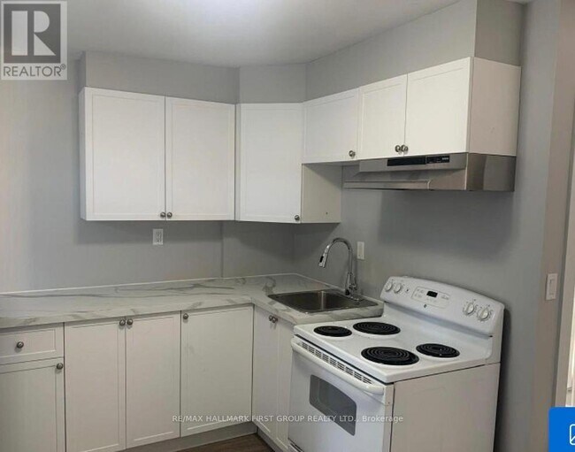 Photo - 3 Simcoe St S Unit 3