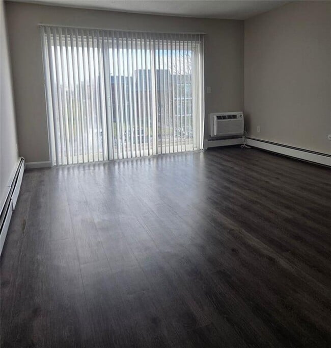 Photo - 3 Admiralty Dr Unit 3-10