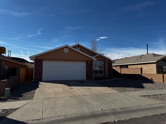 Photo - Spacious & Immaculate 3-Bed / 2-Bath Home