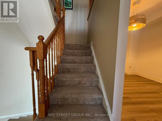 Photo - 1100 Queens Ave