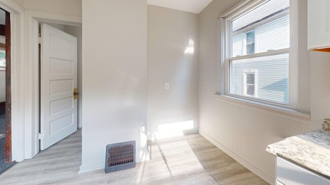 837 Sumner St