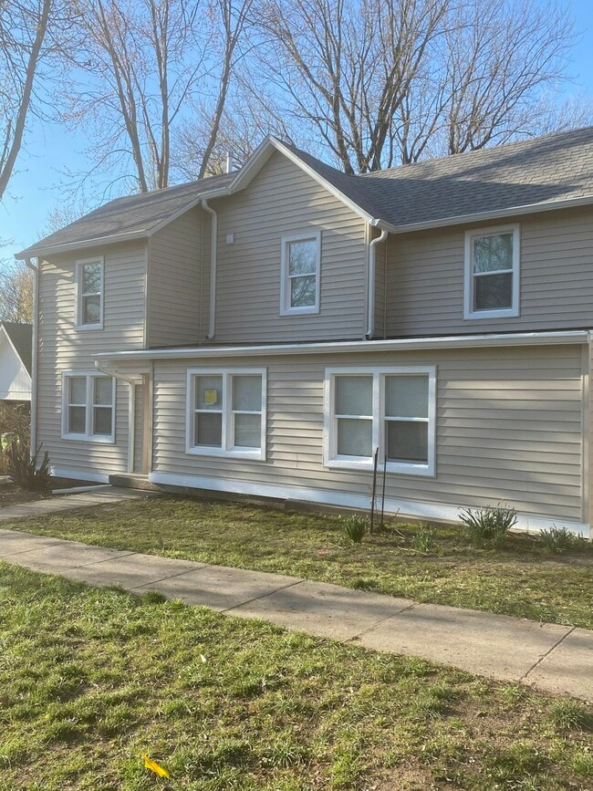 Photo - 916 Grove St